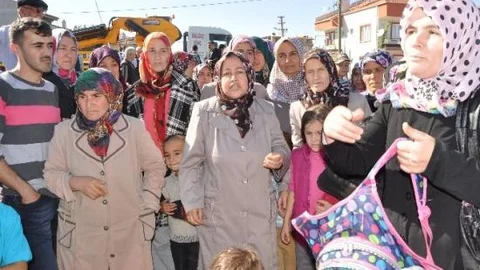 Çocuklarıyla Birlikte Yol Kapattılar