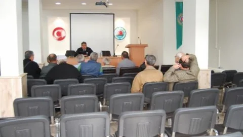 Vatandaş Trafik Seminerine İlgisiz Kaldı