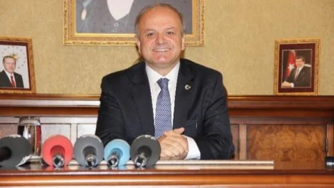 Mersin'in Yeni Valisi Özdemir Çakacak Görevine Başladı