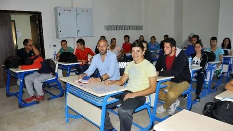 Antrenörlük Yaptığı Okula 43 Yaşında Öğrenci Oldu