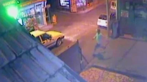 Otomobildeki İki Kişiyi Ayağından Vurdular