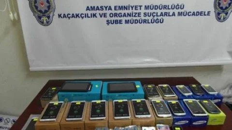 Amasya Polisinden Kaçak Telefon Ve Hap Baskını