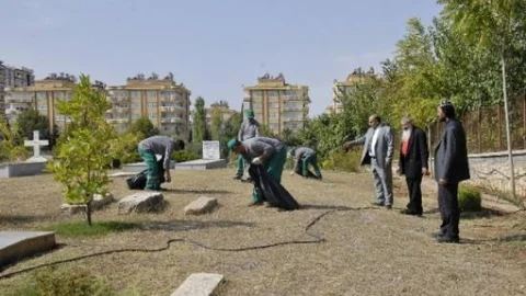 Adıyaman Belediyesi Süryani Mezarlığında Bakım Yaptı