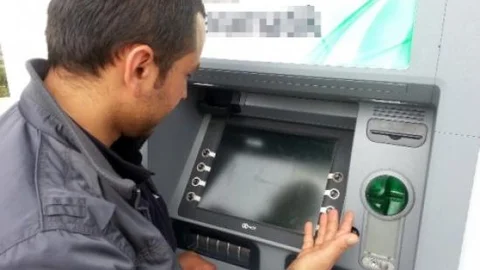 Bayram Öncesi Atm'de Para Bitti