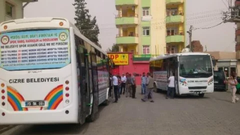 Cizre'den Çok Sayıda Kişi Kobane Halkına Destek İçin Suruç'a Gitti