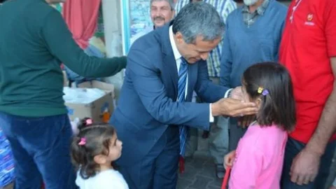 Ak Partili Yurttaş Arife Gününde Kula Esnafıyla Bayramlaştı