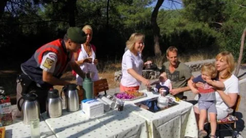 Jandarmanın Bayram İkramı Yabancıları Şarttı