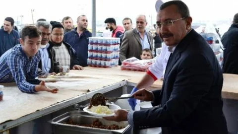 Sancaktepe'de Kurban Kesim Alanında Kavurma Ziyafeti