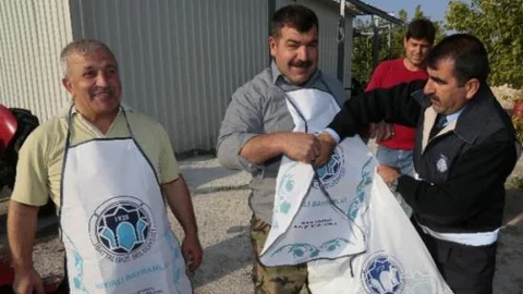 Battalgazi Belediyesi Kasap Önlüğü Ve Et Poşeti Dağıttı