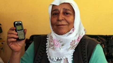 Bayram Dijitalleşti Gülsüm Ana İsyan Etti