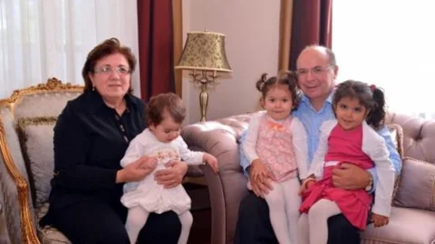 Bayramı Vali Baba'nın Konağında Geçirdiler