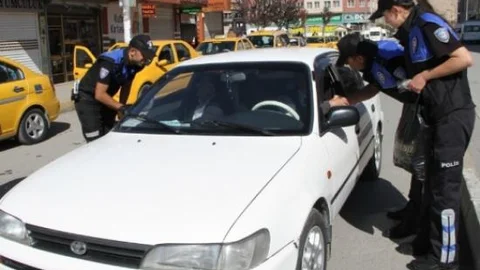 Polisten Sürücülere Bayram Hediyesi