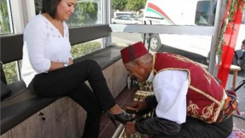 Karşıyakalı Boyacılara Bayram Hediyesi