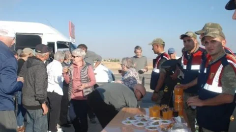 Jandarma Bayram Geleneğini Bozmadı