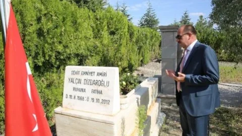 Başkan Duruay Şehitliği Ziyaret Etti