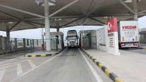 Kapıkule'de 5 Kilometre Tır Kuyruğu Oluştu