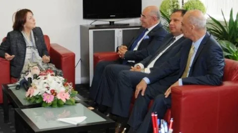 Mhp Heyetinden Chp'ye Bayram Ziyareti