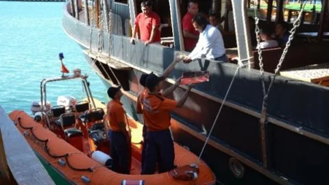 Sahil Güvenlik Ekiplerinden Teknelere Bayram Ziyareti