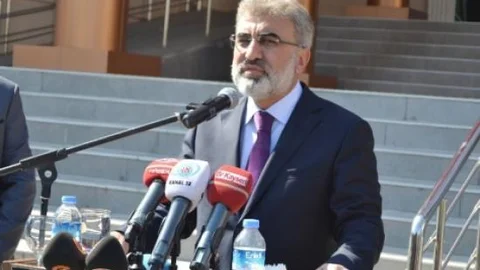 Enerji Bakanı Yıldız Talas Belediyesinde Vatandaşlarla Bayramlaştı