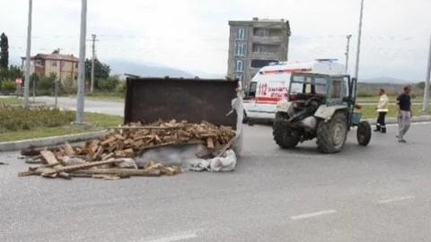 Samsun'da Otomobil Traktörle Çarpıştı: 6 Yaralı