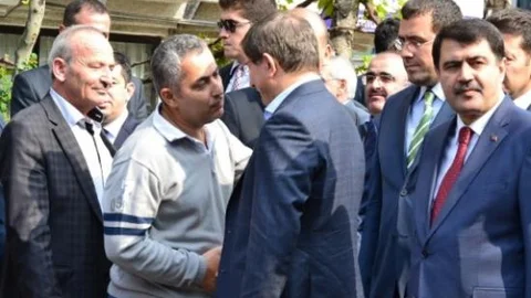 Başbakan Davutoğlu Akrabaları Ve Hemşehrileriyle Bayramlaştı