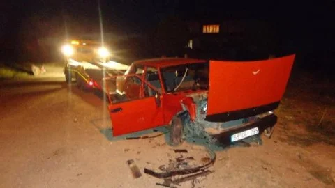 Otomobil Traktöre Çarptı