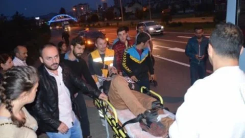 Motorsiklet Minibüse Çarptı: 1 Yaralı