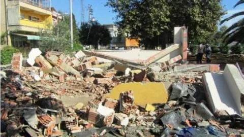 Dilovası'nda Kaçak Yapılar Yıkıldı