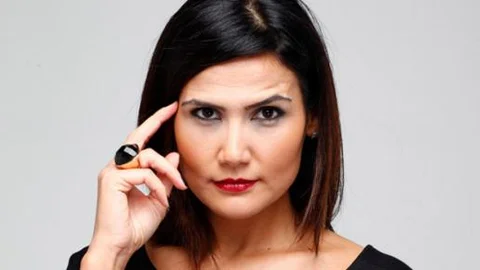 Ebru Gediz: 'Ekrana dua ederek çıkarım'!