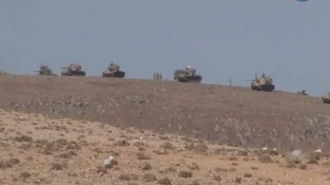 IŞİD militanları sınıra sıfır noktada çatışıyor!