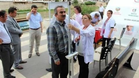 Amasya'daki Sağlık Yöneticilerine Beden Kütle İndeksi Testi