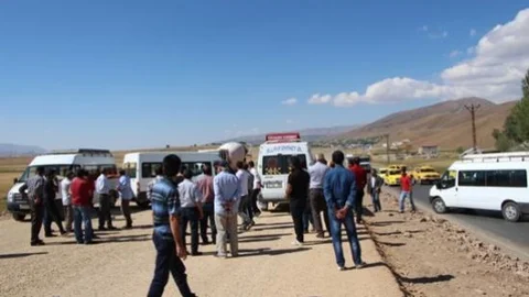 Karlıova'da Yol Kapatma Eylemi