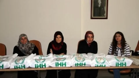 İhh'dan Yetim Çocuklara Kırtasiye Yardımı