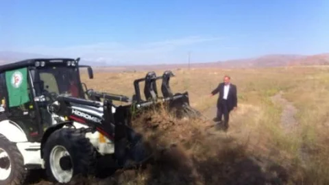 Kağızman Ziraat Odasın'dan Çiftçilere Kepçe Desteği