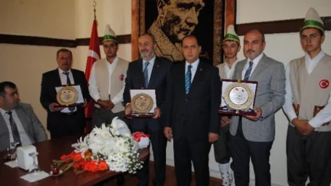 Amasya'da Yılın Ahilerine Plaket