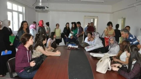 Silopi'ye Atanan Öğretmenleri Şube Müdürü Karşıladı