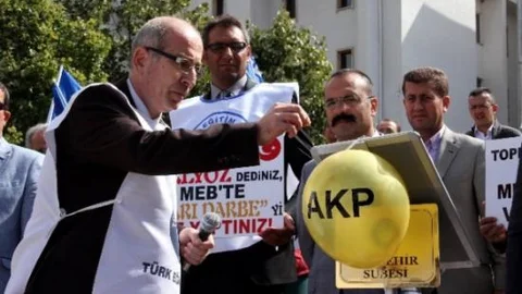 İş Bırakma Eylemi Öğretmenler Balon Patlatıp Kalemlerini Bıraktı