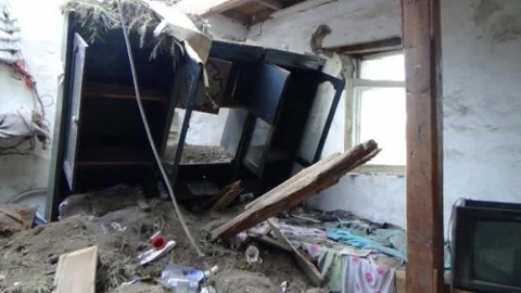 Btk Demiryolu Hattı'nda Patlatılan Dinamitler Evleri Yıktı