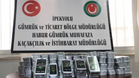 Habur'da Bin 91 Adet Kaçak Cep Telefonu Ele Geçirildi