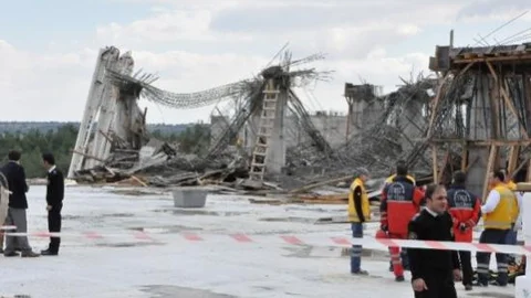 Uşak Üniversitesinde İnşaat Çöktü: 2 Yaralı