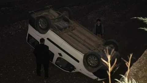 El Frenini Çekmeyi Unutunca Araç Çaya Uçtu