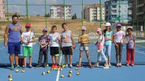 Bozüyüklü Minikler Tenisle Tanıştılar