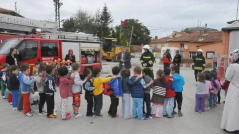 Minikler İtfaiyecilik Haftası'nı Kutladılar