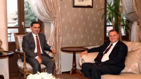 Başkan Savaş Vali Topaca'yı Ziyaret Etti