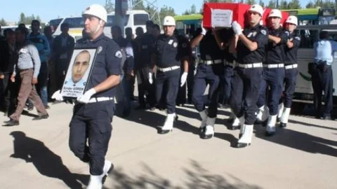 Polis Memuru Serdar Gören Gözyaşları İçinde Toprağa Verildi