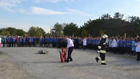 Yangın Tatbikatında 1 Dakika 43 Saniyede Okul Boşaltıldı