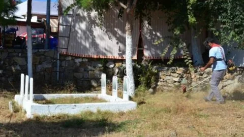 Kurban Bayramı Öncesi Mezarlıkların Temizliği Yapıldı