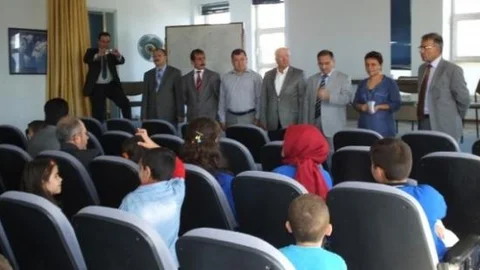 Burhaniye'de Bayram Öncesi 290 Öğrenci Sevindirildi