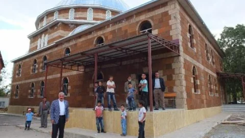 Altınova Belde Belediye Başkanı Merkez Camii İnşaat Çalışmalarını Yerinde İnceledi