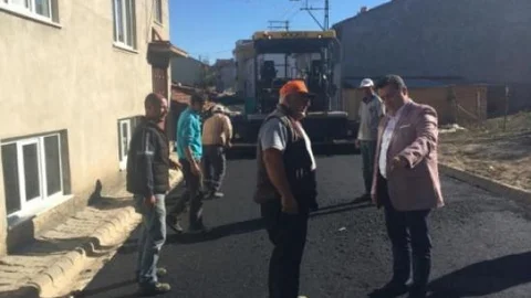 Başkan Bakıcı Yediler Mahallesi Asfaltlama Çalışmalarında
